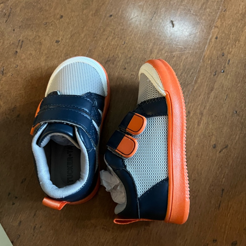 Tucker and Tate baby shoes size 5